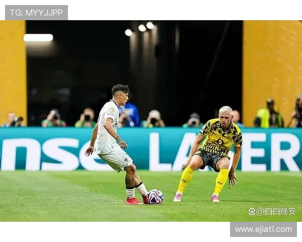 足球金靴得主背后那些传奇球星穿着的神秘鞋款解析